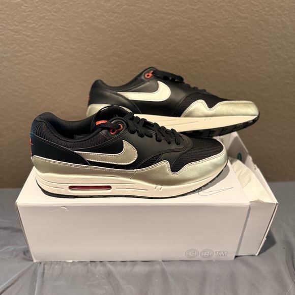 NEW Custom Nike Air Max 1 Black Metallic Silver “Raiders” Shoes Mens Size 13 - Picture 1 of 3